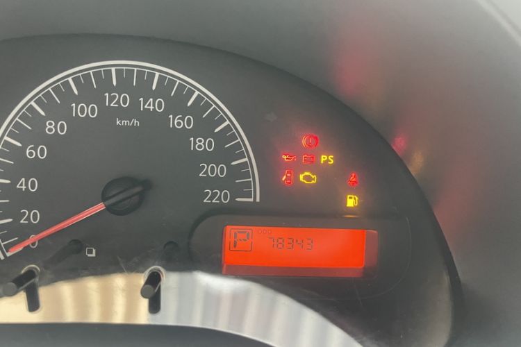 Used Nissan Sunny 2015 1.5XE CVT Comfort Edition Odometer Close Up