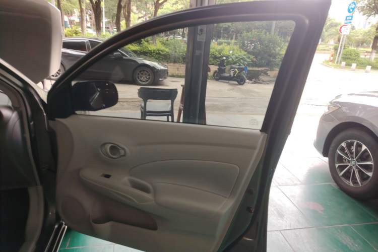 Used Nissan Sunny 2015 1.5XE CVT Elite Edition Right Front Door Interior