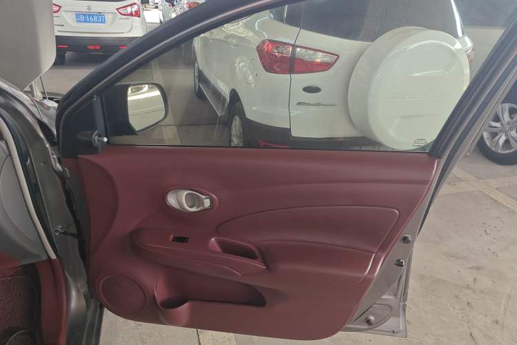 Used Nissan Sunny 2015 1.5XE Manual Comfort Edition Right Front Door Interior