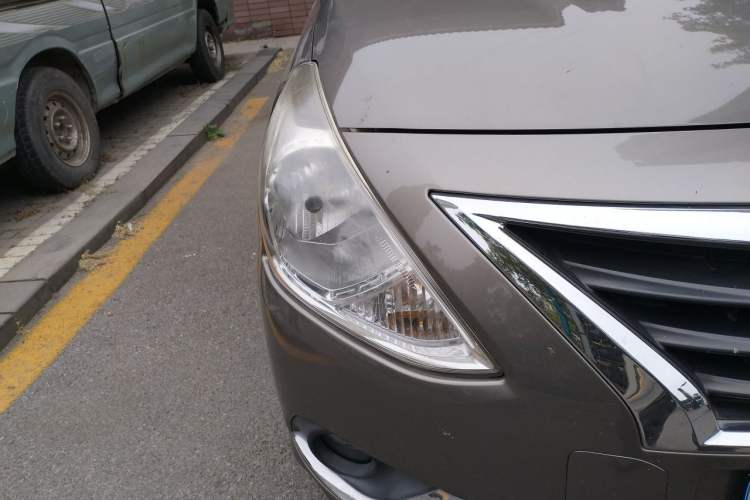 Used Nissan Sunny 2015 1.5XE Manual Master Edition Right Front Headlight