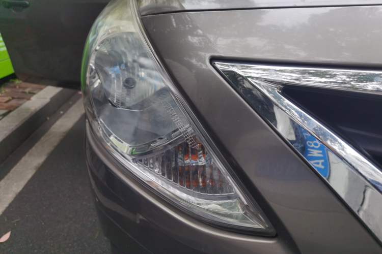 Used Nissan Sunny 2015 1.5XE Manual Comfort Edition Right Front Headlight
