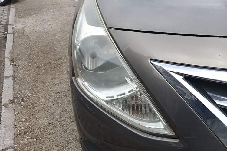 Used Nissan Sunny 2015 1.5XE Manual Comfort Edition Right Front Headlight