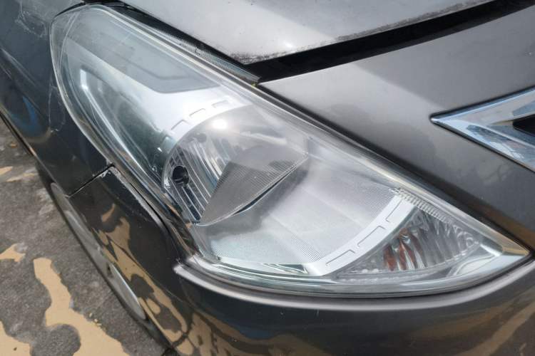 Used Nissan Sunny 2015 1.5XE Manual Comfort Edition Right Front Headlight