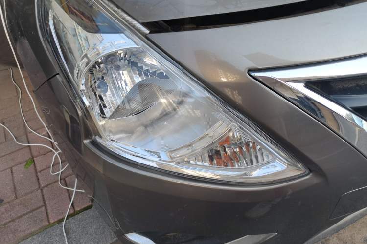 Used Nissan Sunny 2015 1.5XE Manual Comfort Edition Right Front Headlight