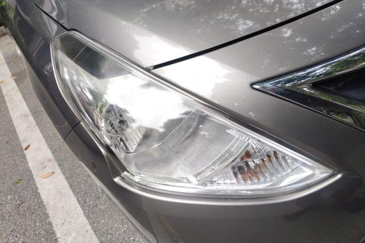 Used Nissan Sunny 2015 1.5XE Manual Comfort Edition Right Front Headlight