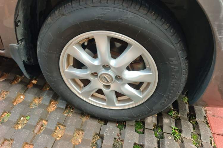 Used Nissan Sunny 2015 1.5XE CVT Elite Edition Right Front Wheel Hub