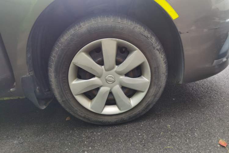 Used Nissan Sunny 2015 1.5XE Manual Comfort Edition Right Front Wheel Hub