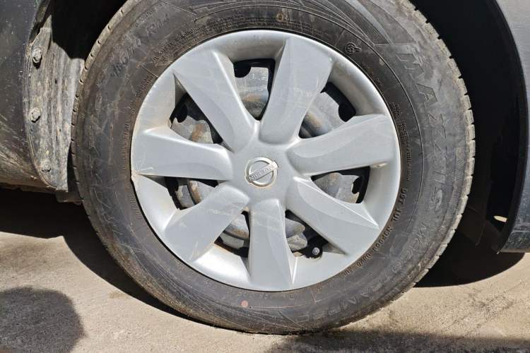 Used Nissan Sunny 2015 1.5XE CVT Comfort Edition Right Front Wheel Hub