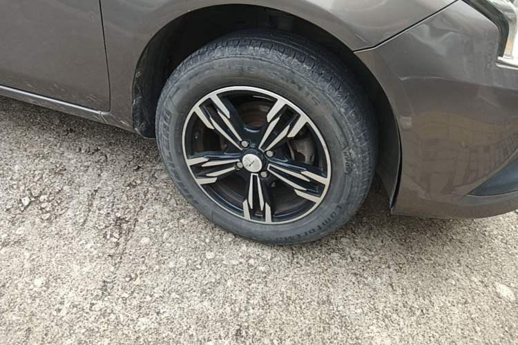 Used Nissan Sunny 2015 1.5XE Manual Comfort Edition Right Front Wheel Hub