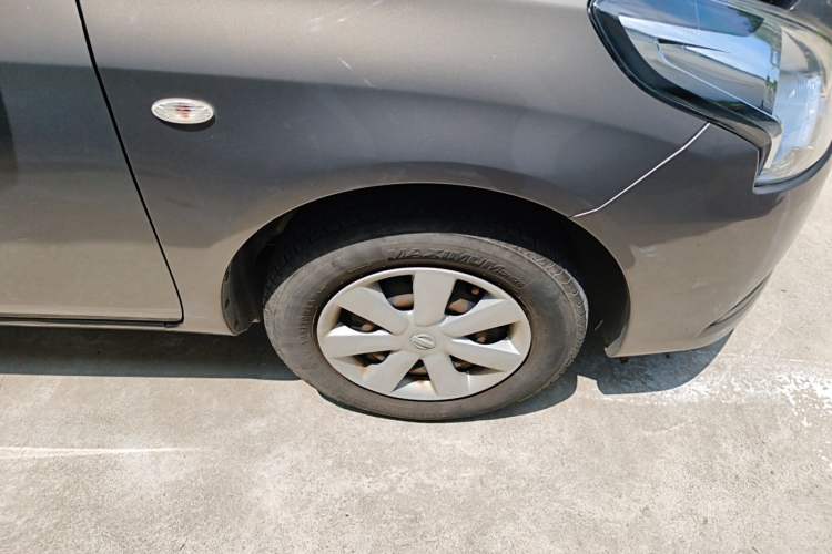 Used Nissan Sunny 2015 1.5XE Manual Comfort Edition Right Front Wheel Hub