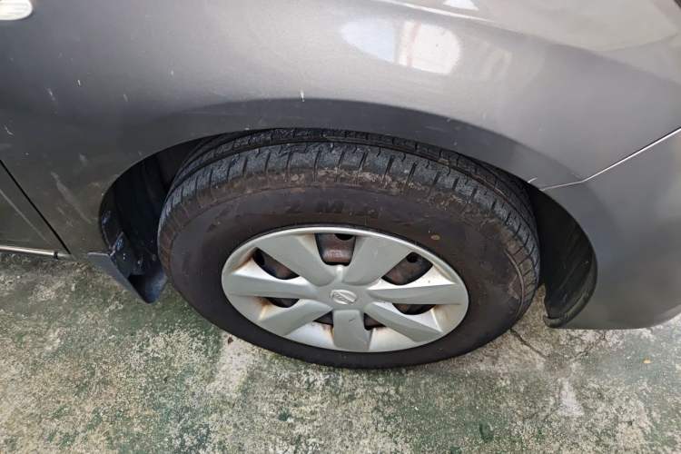 Used Nissan Sunny 2015 1.5XE Manual Comfort Edition Right Front Wheel Hub