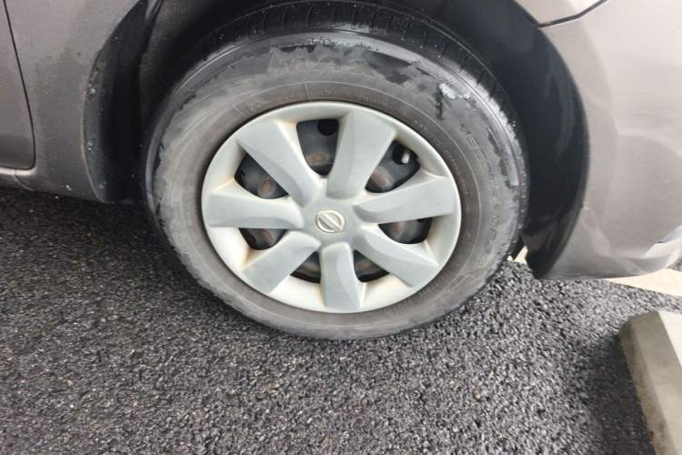 Used Nissan Sunny 2015 1.5XE CVT Comfort Edition Right Front Wheel Hub