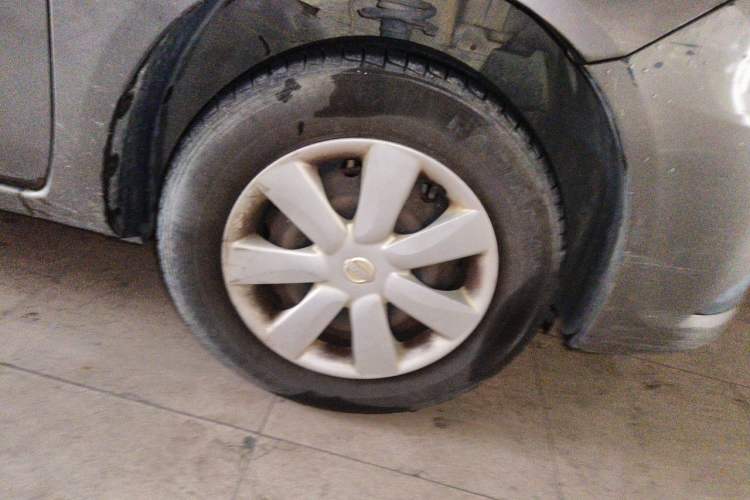 Used Nissan Sunny 2015 1.5XE Manual Comfort Edition Right Front Wheel Hub