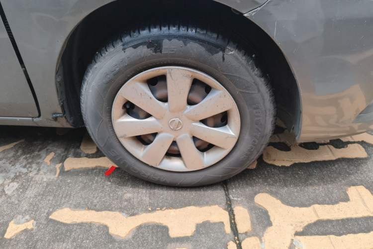 Used Nissan Sunny 2015 1.5XE Manual Comfort Edition Right Front Wheel Hub