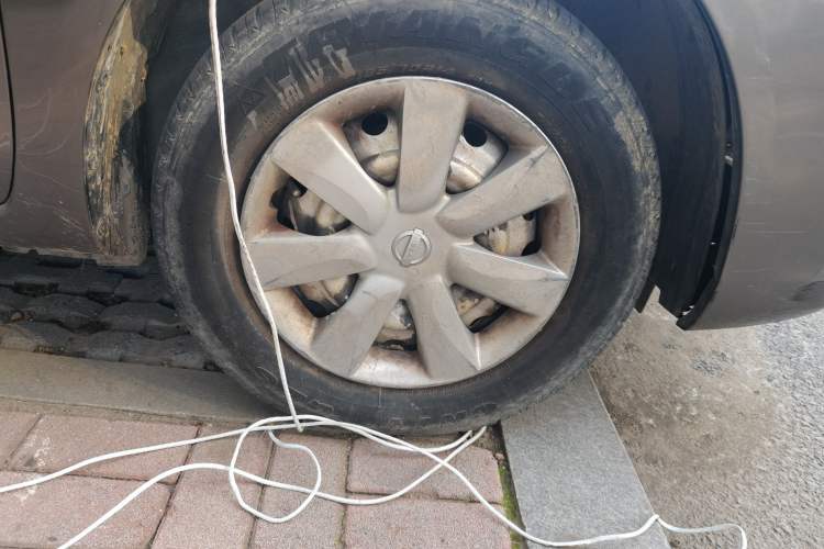 Used Nissan Sunny 2015 1.5XE Manual Comfort Edition Right Front Wheel Hub