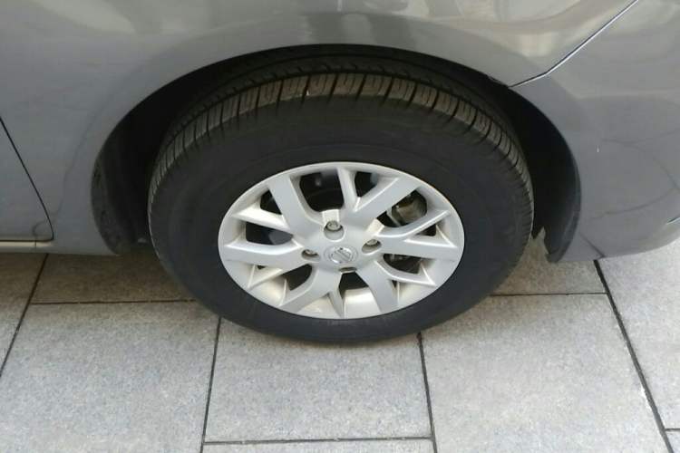 Used Nissan Sunny 2015 1.5XE CVT Comfort Edition Right Front Wheel Hub