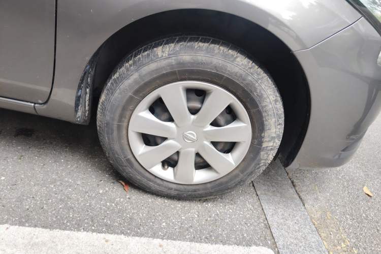Used Nissan Sunny 2015 1.5XE Manual Comfort Edition Right Front Wheel Hub