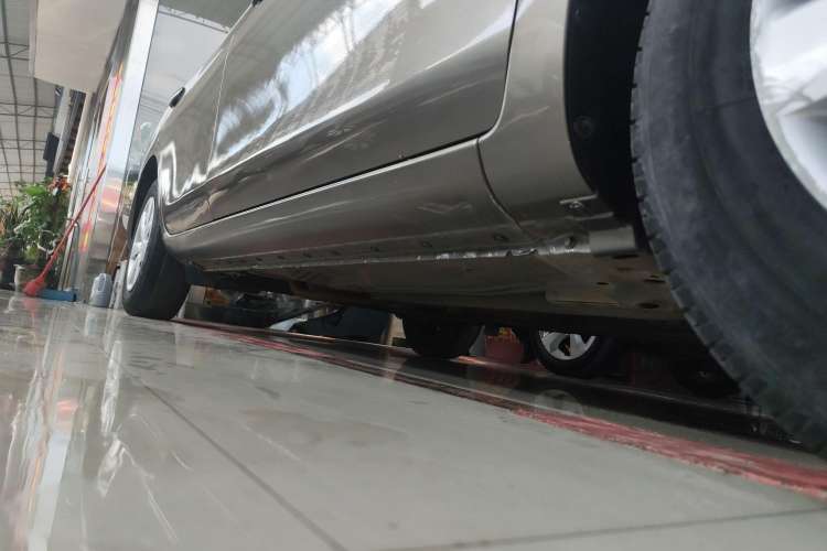Used Nissan Sunny 2015 1.5XE CVT Comfort Edition Right Side Sill