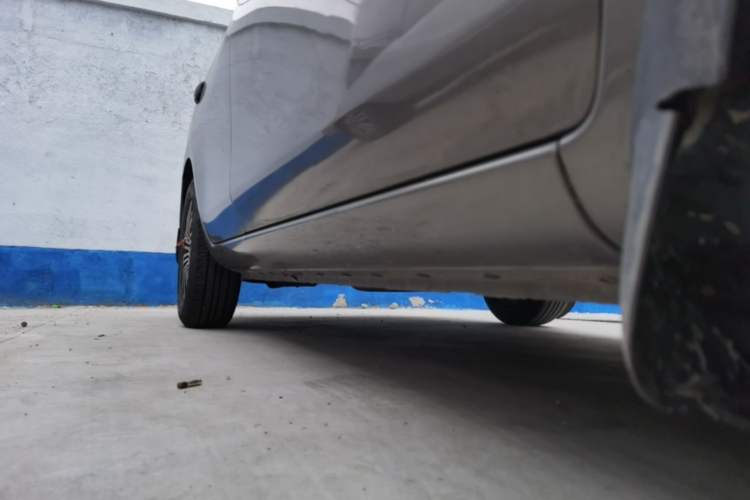 Used Nissan Sunny 2015 1.5XE Manual Comfort Edition Right Side Sill