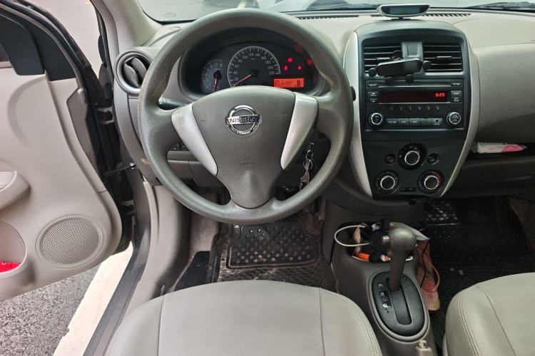 Used Nissan Sunny 2015 1.5XE CVT Elite Edition Steering Wheel