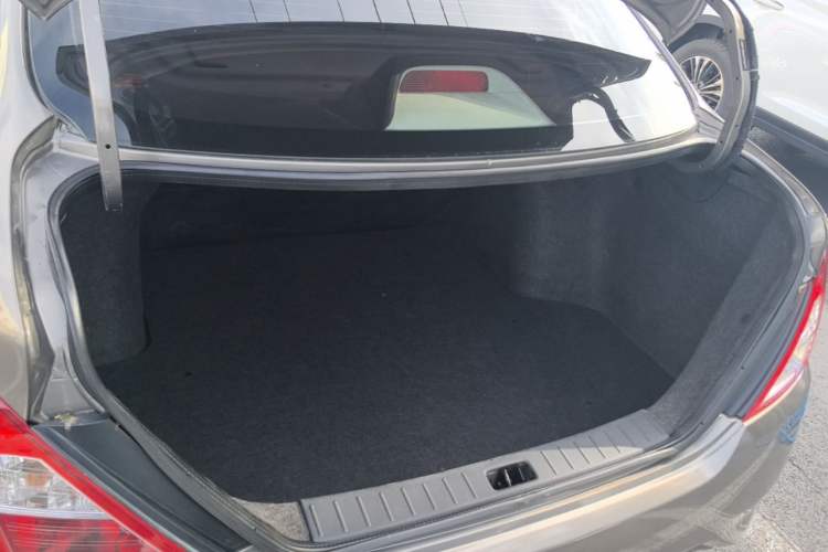 Used Nissan Sunny 2015 1.5XE Manual Comfort Edition Trunk