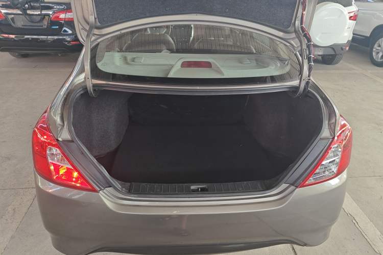 Used Nissan Sunny 2015 1.5XE Manual Comfort Edition Trunk