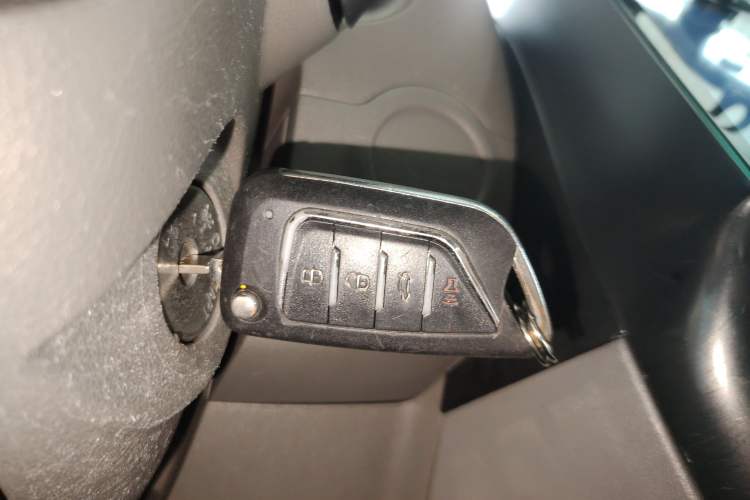 Used Nissan Sunny 2015 1.5XE CVT Elite Edition Vehicle Key