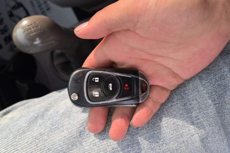 Used Nissan Sunny 2015 1.5XE Manual Comfort Edition Vehicle Key