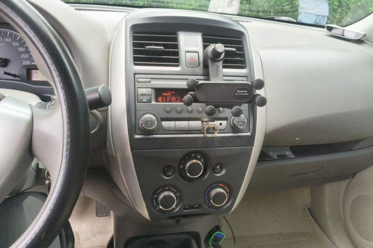 Used Nissan Sunny 2015 1.5XE CVT Comfort Edition Audio And AC Panel