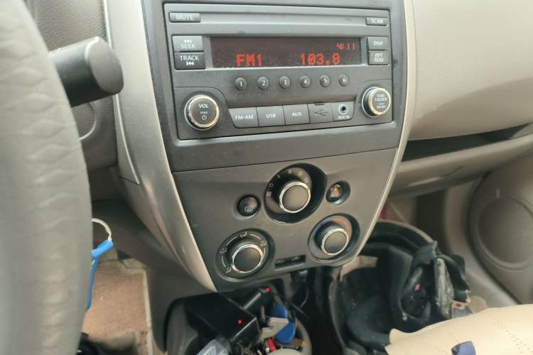 Used Nissan Sunny 2015 1.5XE CVT Comfort Edition Audio And AC Panel