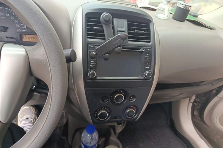 Used Nissan Sunny 2015 1.5XE CVT Comfort Edition Audio And AC Panel