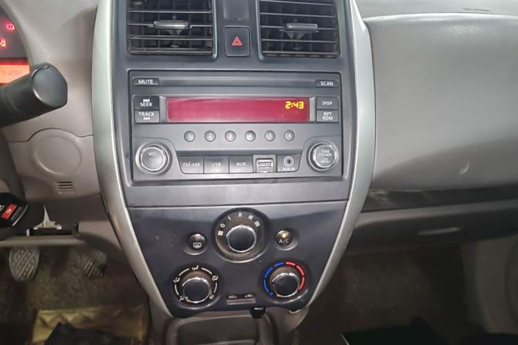 Used Nissan Sunny 2015 1.5XE Manual Comfort Edition Audio And AC Panel