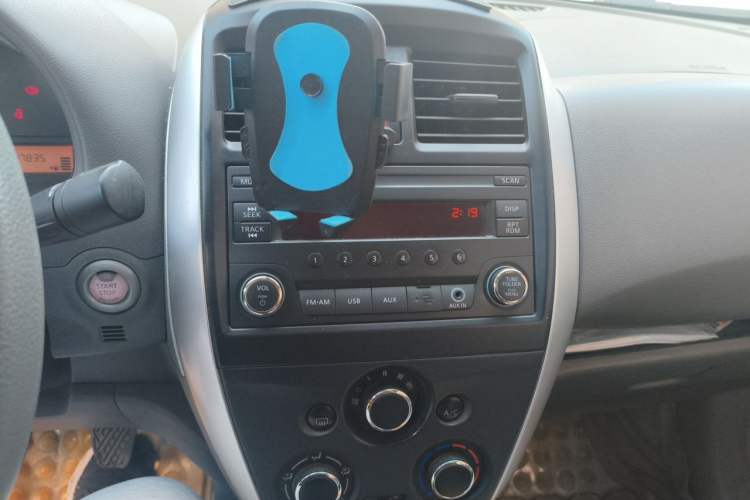 Used Nissan Sunny 2015 1.5XE Manual Master Edition Audio And AC Panel