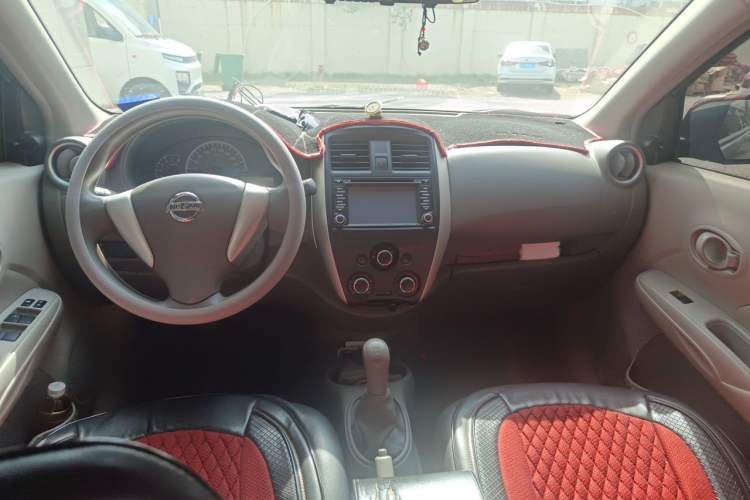 Used Nissan Sunny 2015 1.5XE Manual Comfort Edition Center Console