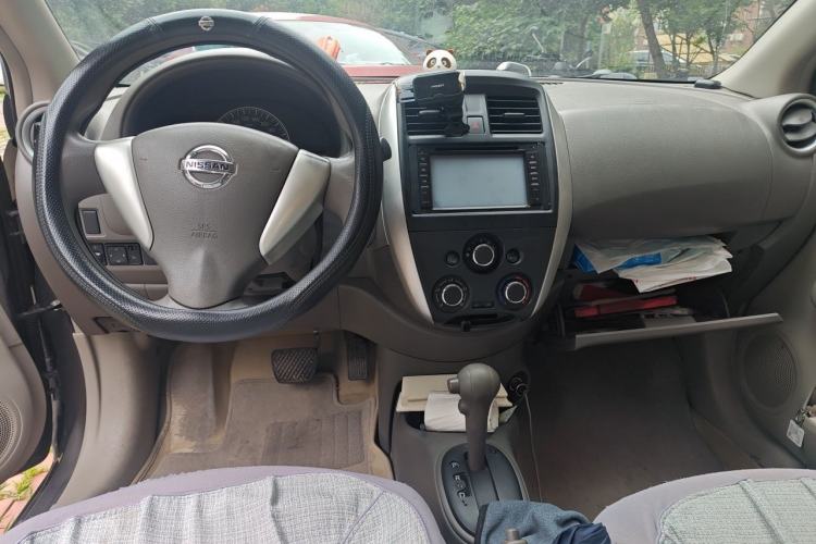 Used Nissan Sunny 2015 1.5XE CVT Master Edition Center Console