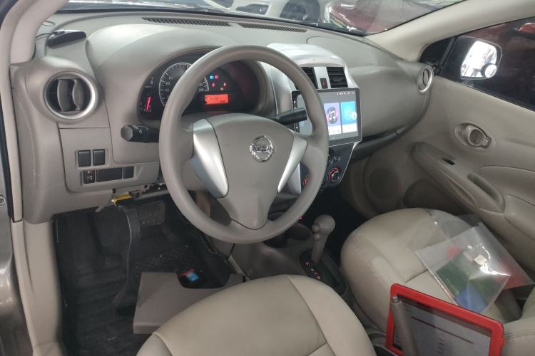 Used Nissan Sunny 2015 1.5XE CVT Comfort Edition Center Console