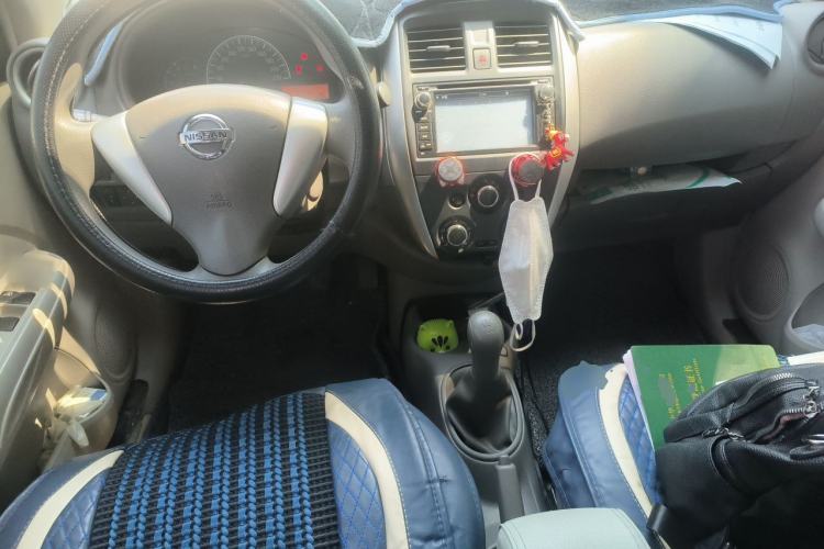 Used Nissan Sunny 2015 1.5XE Manual Master Edition Center Console