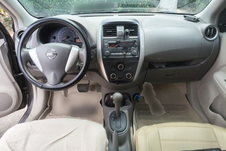 Used Nissan Sunny 2015 1.5XE CVT Comfort Edition Center Console