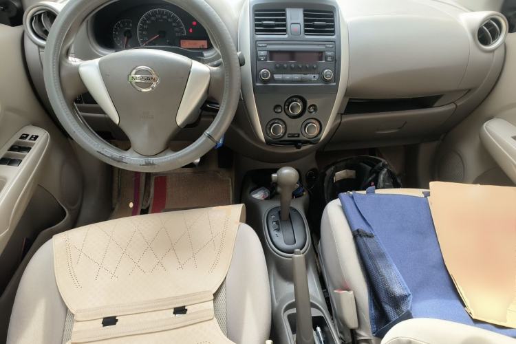 Used Nissan Sunny 2015 1.5XE CVT Comfort Edition Center Console
