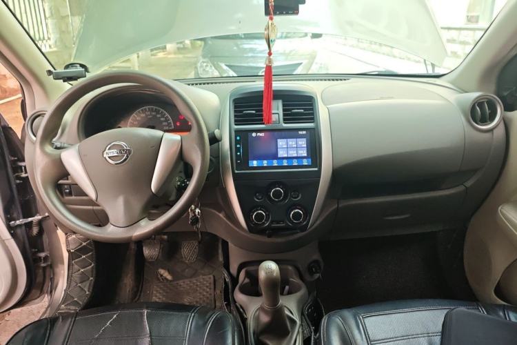 Used Nissan Sunny 2015 1.5XE Manual Comfort Edition Center Console