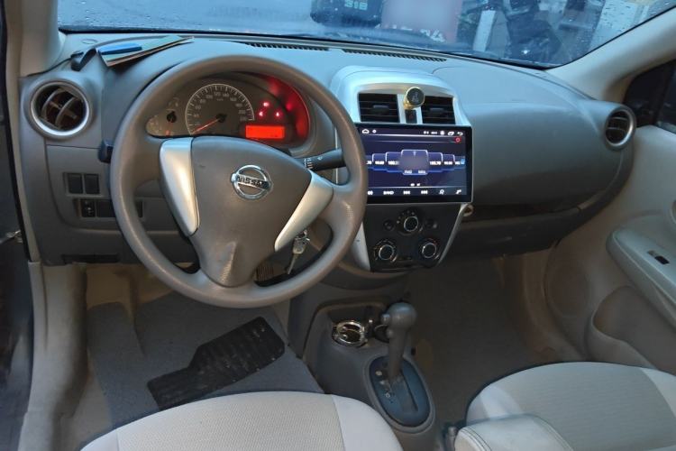 Used Nissan Sunny 2015 1.5XE CVT Comfort Edition Center Console
