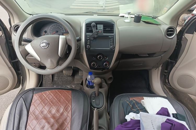 Used Nissan Sunny 2015 1.5XE CVT Comfort Edition Center Console