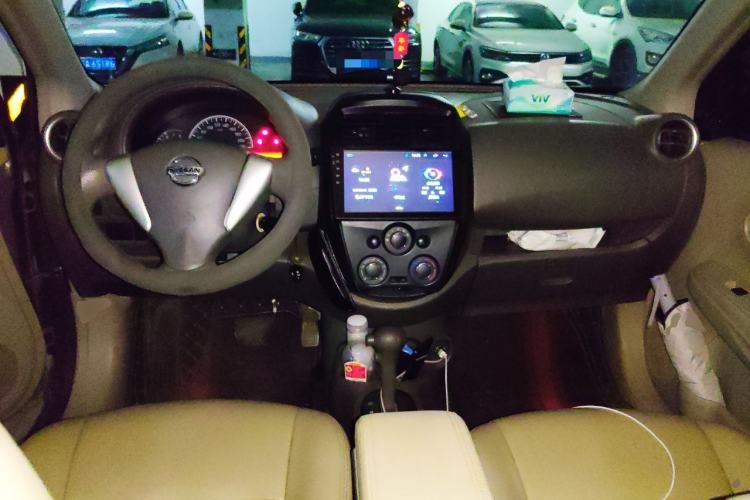 Used Nissan Sunny 2015 1.5XE CVT Comfort Edition Center Console
