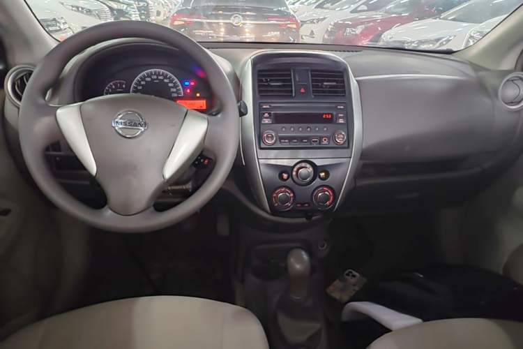 Used Nissan Sunny 2015 1.5XE Manual Comfort Edition Center Console