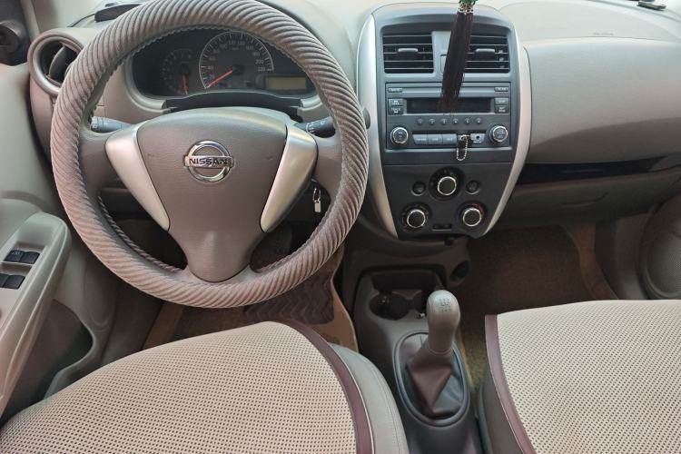 Used Nissan Sunny 2015 1.5XE Manual Comfort Edition Center Console