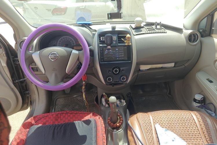 Used Nissan Sunny 2015 1.5XE Manual Comfort Edition Center Console