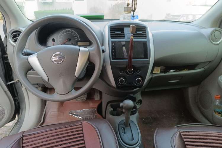 Used Nissan Sunny 2015 1.5XE CVT Comfort Edition Center Console