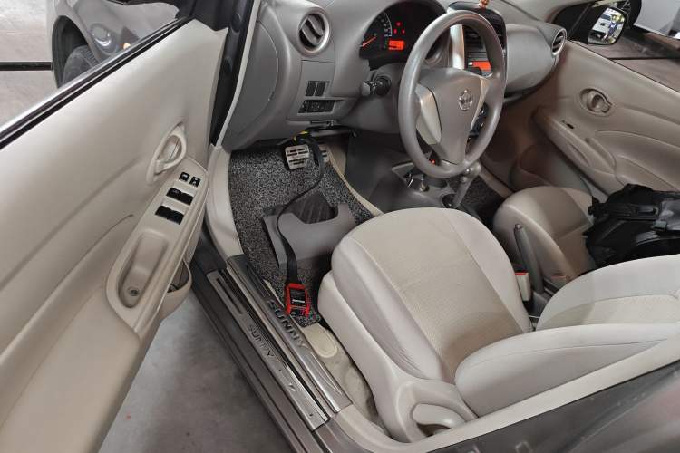 Used Nissan Sunny 2015 1.5XE CVT Elite Edition Driver Seat