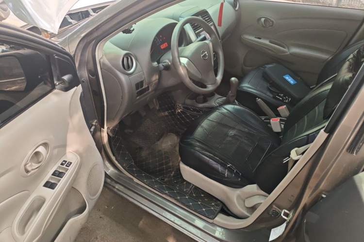 Used Nissan Sunny 2015 1.5XE Manual Comfort Edition Driver Seat