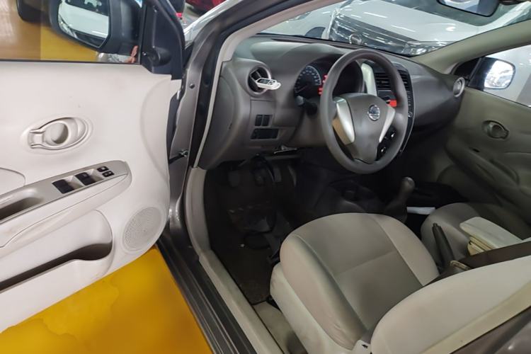 Used Nissan Sunny 2015 1.5XE Manual Comfort Edition Driver Seat